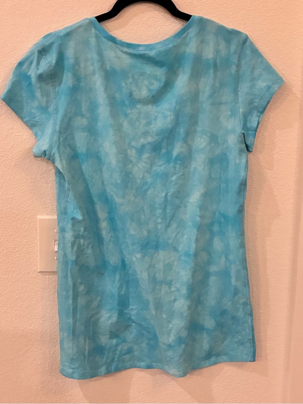 NWOTEarth Yoga Light Blue Tie‑Dye V‑Neck Floral Organic Cotton Tee | Size XL - Picture 2 of 6